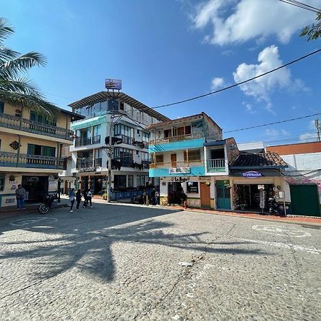 Hospedaje 3 Esquinas Guatapé Esterno foto