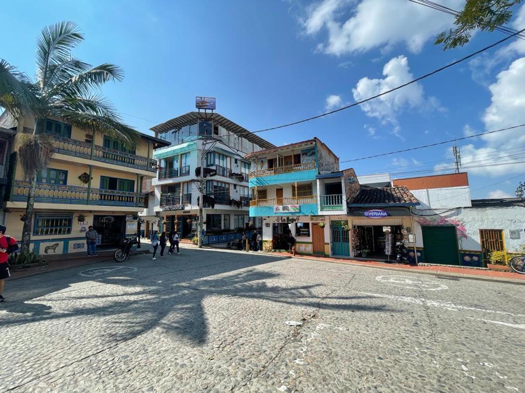 Hospedaje 3 Esquinas Guatapé Esterno foto
