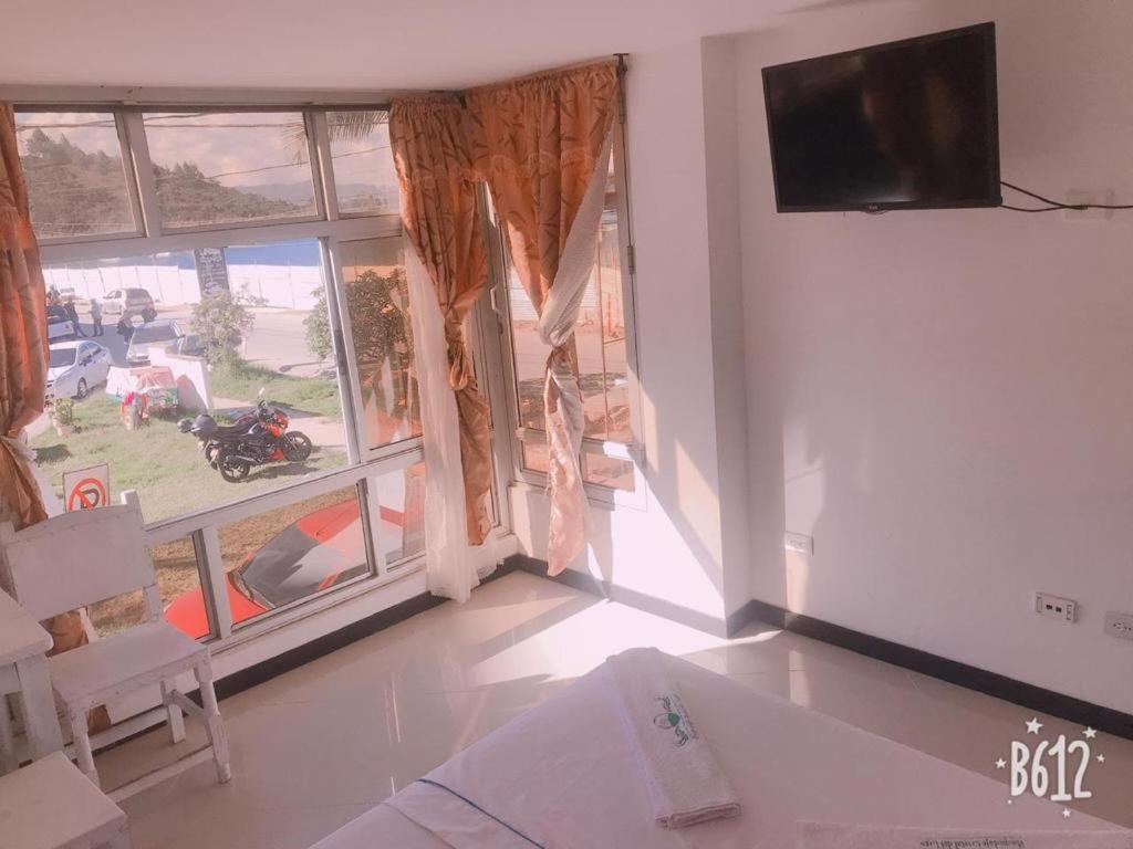 Hospedaje 3 Esquinas Guatapé Esterno foto