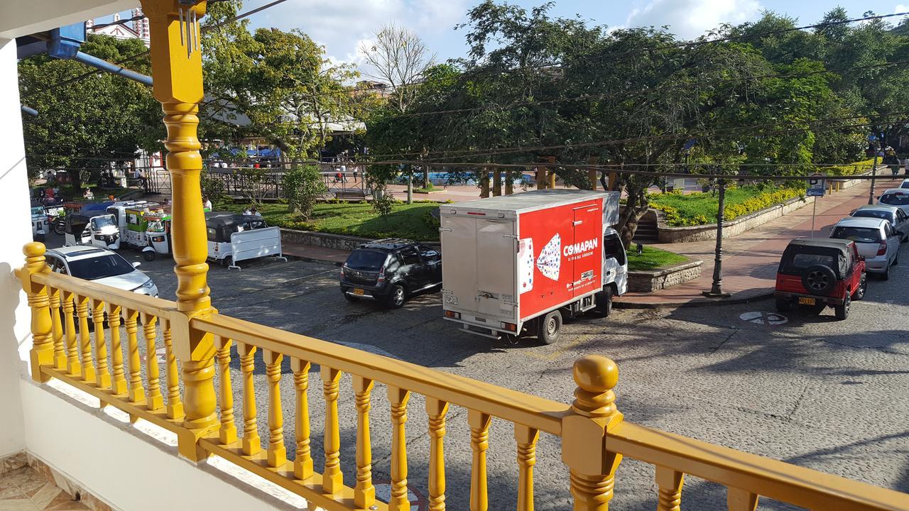 Hospedaje 3 Esquinas Guatapé Esterno foto