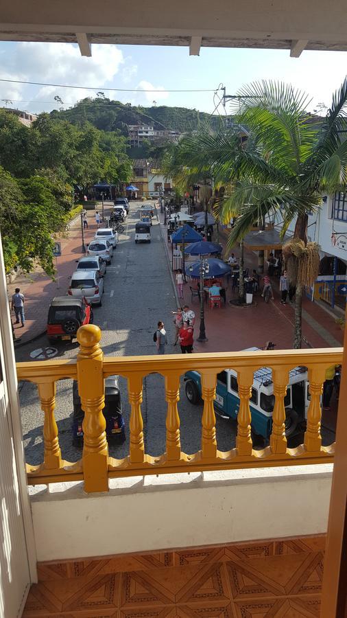 Hospedaje 3 Esquinas Guatapé Esterno foto