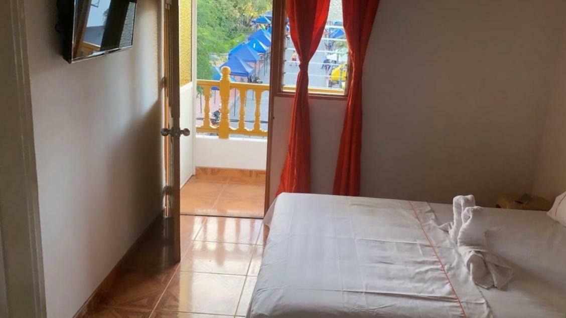 Hospedaje 3 Esquinas Guatapé Esterno foto