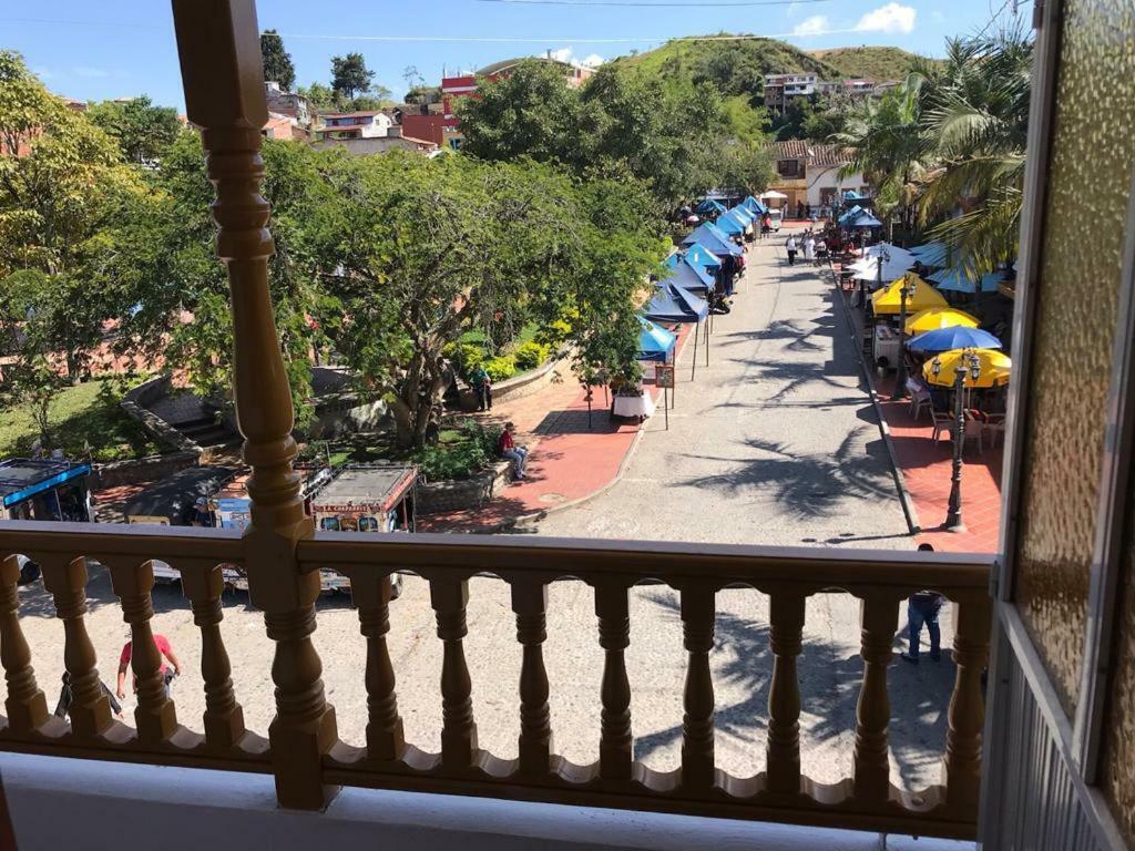 Hospedaje 3 Esquinas Guatapé Esterno foto